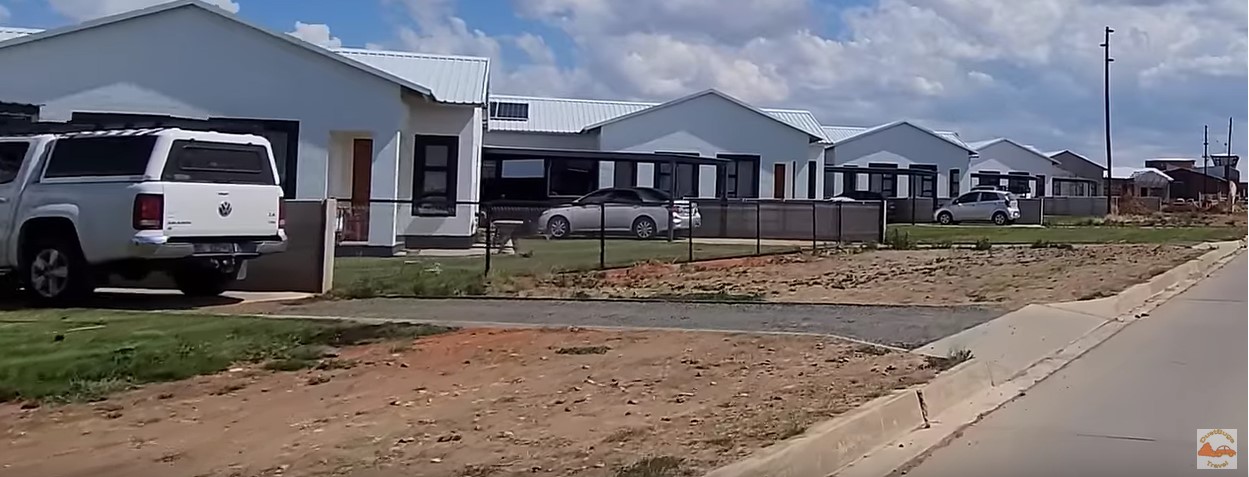 Screenshot 1orania houses